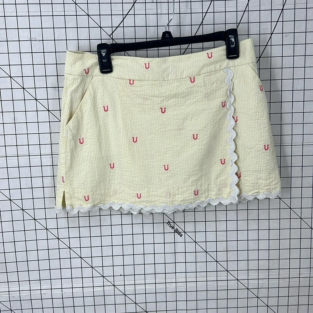 LILLY PULITZER YELLOW & WHITE SEERSUCKER HORSESHOE Ric rac border SKORT 8 - Picture 1 of 11